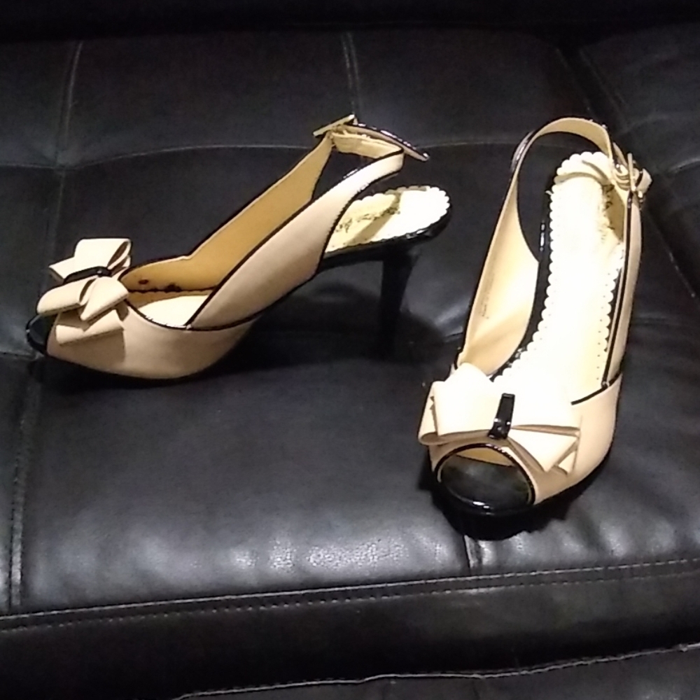 3 inch black and nude stiletto high heel shoes.